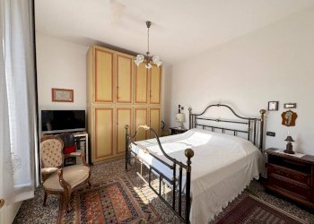 Camera da letto - Appartamento via Luigi Maria d'Albertis, Genova (zona Voltri) - foto 9