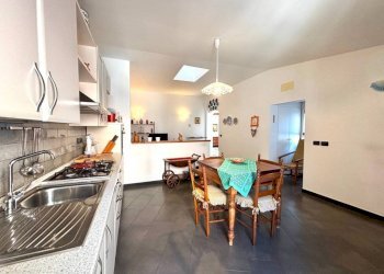 Cucina - Appartamento via Luigi Maria d'Albertis, Genova (zona Voltri) - foto 16