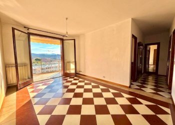 Soggiorno - Quadrilocale viale Villa Gavotti, Genova (zona Pegli) - foto 3