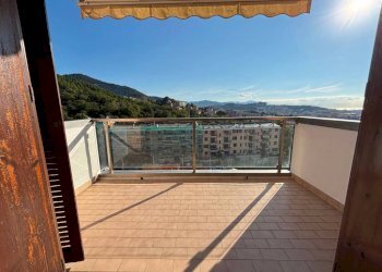 Terrazzo - Quadrilocale viale Villa Gavotti, Genova (zona Pegli) - foto 4