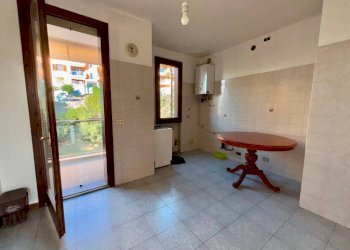 Cucina - Quadrilocale viale Villa Gavotti, Genova (zona Pegli) - foto 9