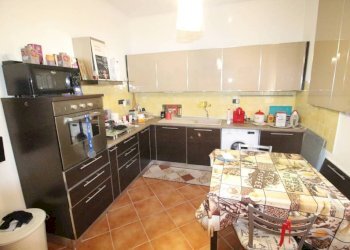 Cucina - Trilocale via delle Fabbriche, Genova (zona Voltri) - foto 3