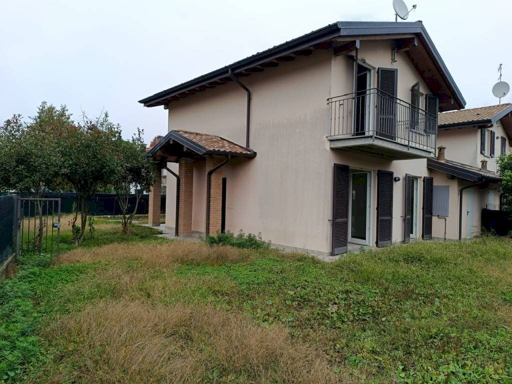 Facciata - Villa via Cesare Battisti, Daverio - foto 3