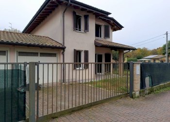 Facciata - Villa via Cesare Battisti, Daverio - photo 2