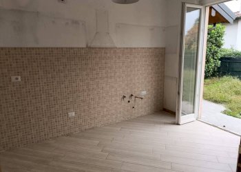 Salone - Villa via Cesare Battisti, Daverio - photo 9