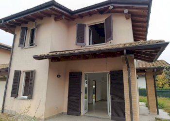 Facciata - Villa via Cesare Battisti, Daverio - foto 25