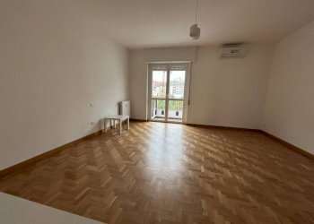 Camera da letto - Quadrilocale via Andrea Maffei, 6, Milano - foto 15