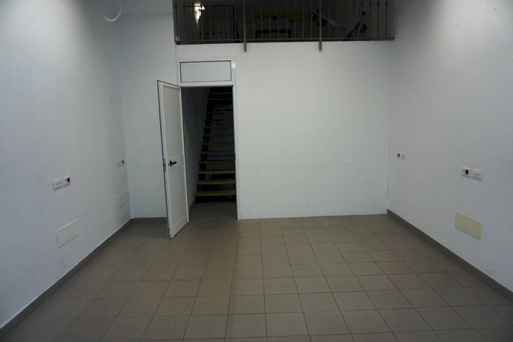 Stanza non arredata - Negozio via Bartolomeo Carrea, 21r, Genova (zona Sampierdarena) - foto 3