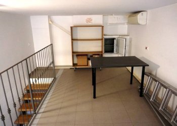 Scala - Negozio via Bartolomeo Carrea, 21r, Genova (zona Sampierdarena) - foto 1