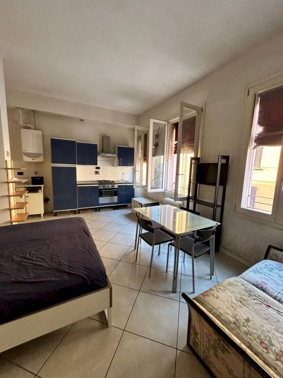 Stanza arredata - Appartamento via San Felice, 28, Bologna (zona Centro Storico) - foto 1