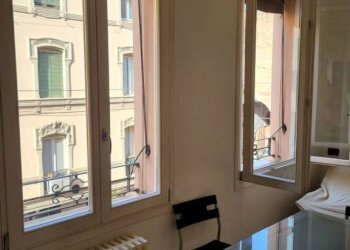 Stanza arredata - Appartamento via San Felice, 28, Bologna (zona Centro Storico) - foto 10