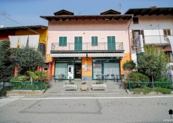 Facciata - Bar - Tabacchi - Ricevitoria via Cappuccini, Chivasso - foto 1