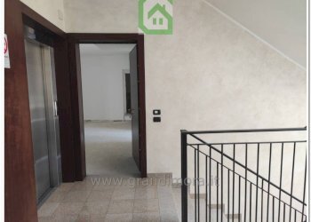 Interno palazzo - Four-room apartment via San Gerolamo Miani, Bergamo - photo 13