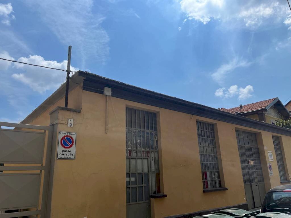 Facciata - Negozio via Borgone, 3, Torino (zona Pozzo Strada) - foto 3