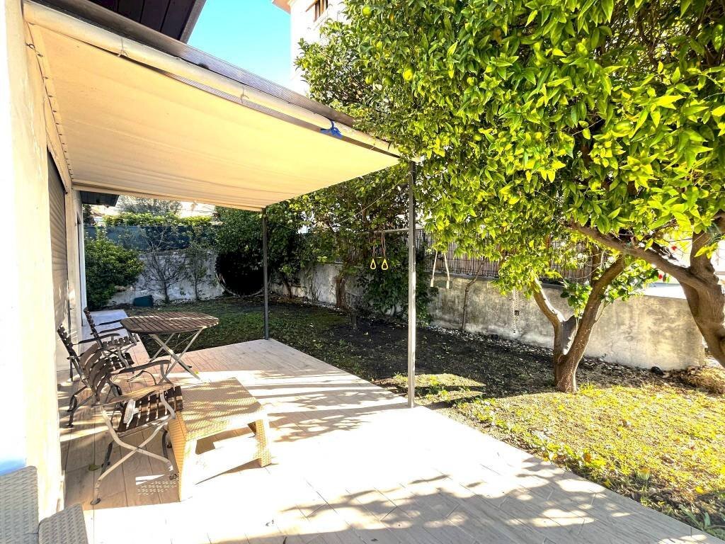 Giardino - Villa via Ernesto Cabruna, 15, frazione Quinto Al Mare, Genova - foto 1