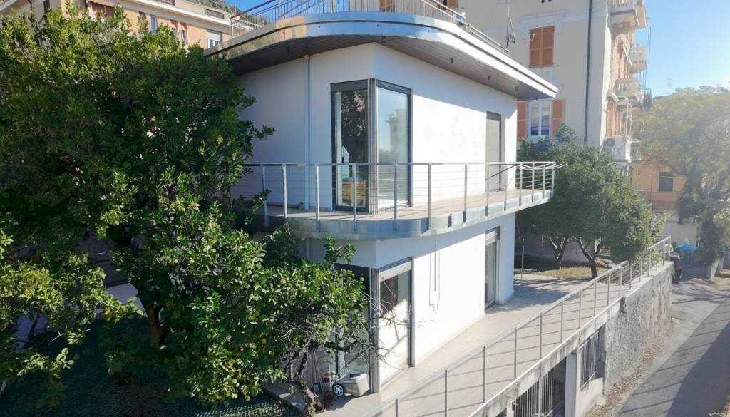 Facciata - Villa via Ernesto Cabruna, 15, frazione Quinto Al Mare, Genova - foto 2