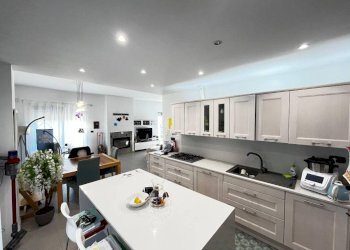 Cucina - Villa via Ernesto Cabruna, 15, frazione Quinto Al Mare, Genova - foto 15