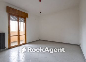 Camera da letto - Quadrilocale viale Barlaam da Seminara, 27, Catanzaro - foto 4
