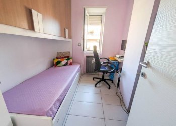 Camera da letto - Trilocale via Mar Rosso, Roma (zona Lido di Ostia) - foto 13