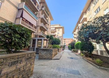 Cortile interno - Trilocale via Mar Rosso, Roma (zona Lido di Ostia) - foto 21