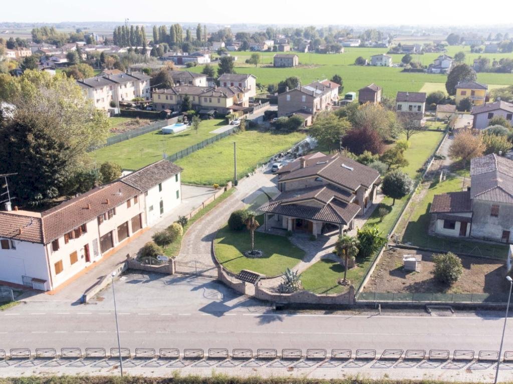 Villa Via Correggio, Cento - foto 1