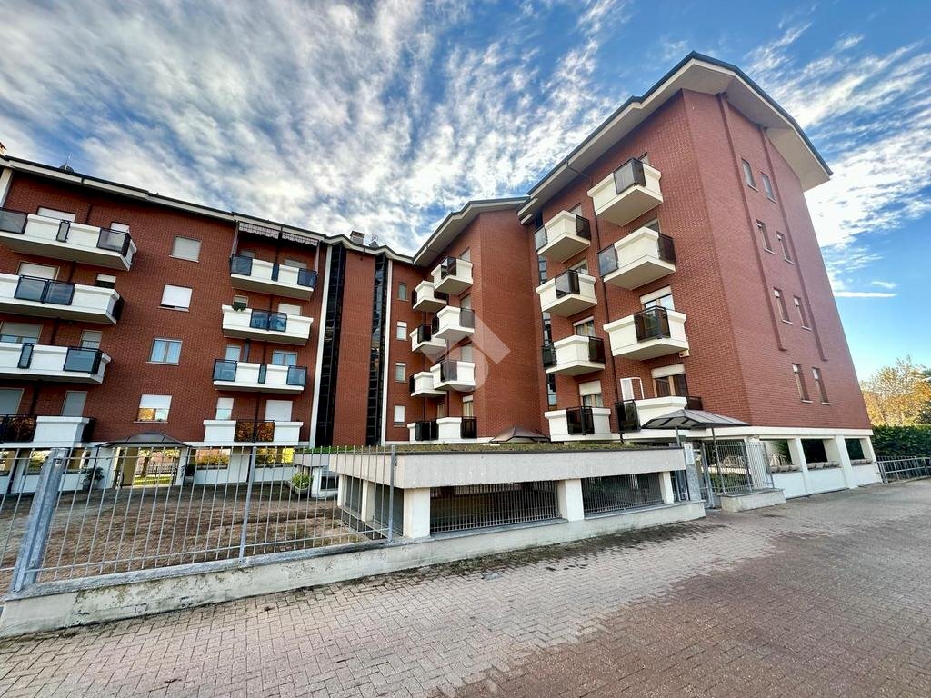 Four-room apartment Viale Martiri della Libertà, Borgaro Torinese - photo 2