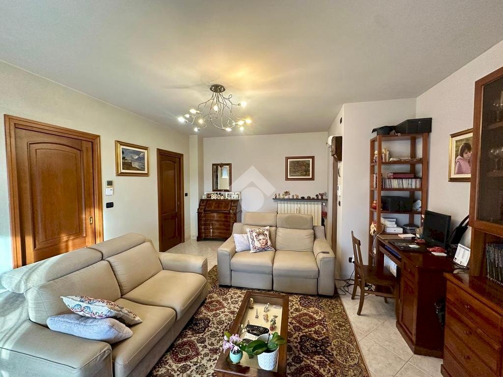 Four-room apartment Viale Martiri della Libertà, Borgaro Torinese - photo 3