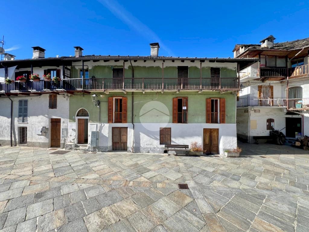 Three-room apartment Piazza Luigi Cibrario, Viù - photo 1