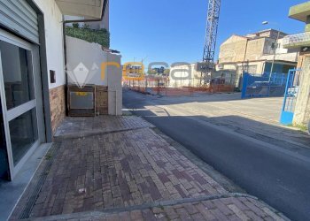 Foto 3 - Commercial Premises largo Quasimodo, Bellizzi - photo 3