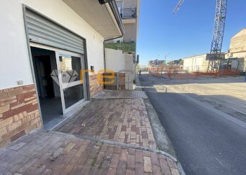 Foto 4 - Commercial Premises largo Quasimodo, Bellizzi - photo 4