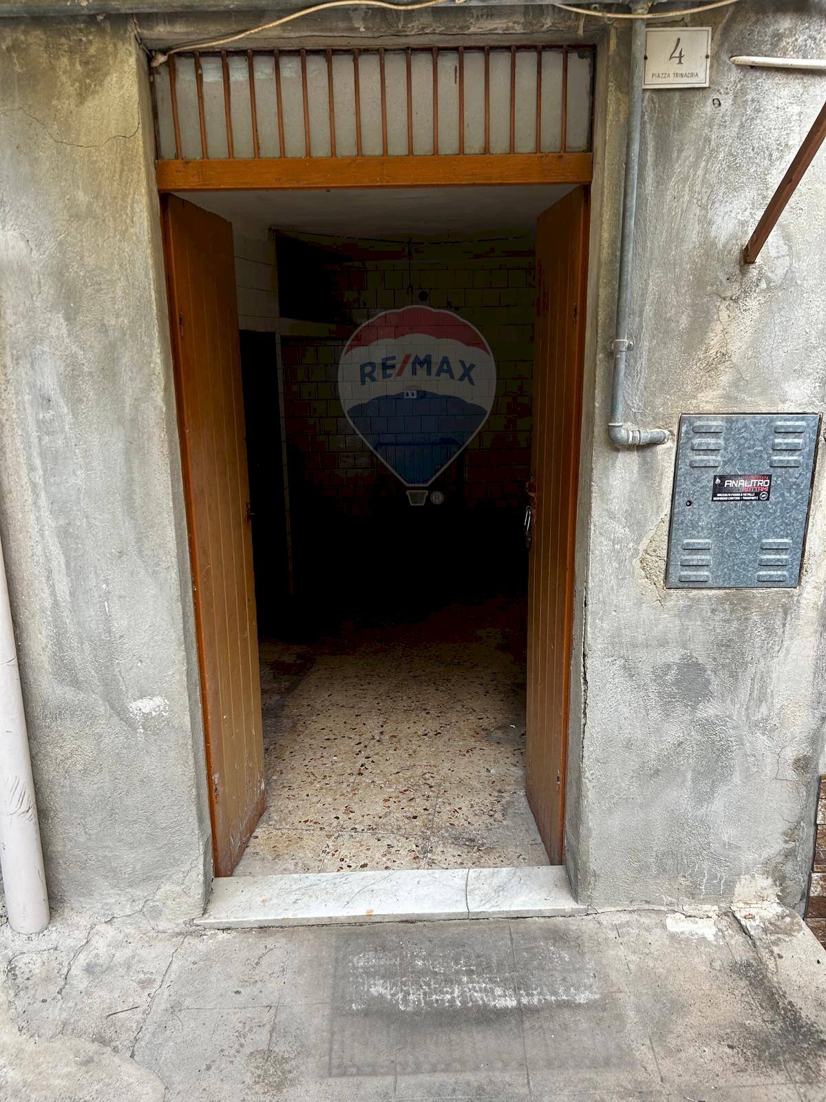 Hall / corridoio - Casa indipendente Piazza Trinacria
4, Valguarnera Caropepe - foto 2