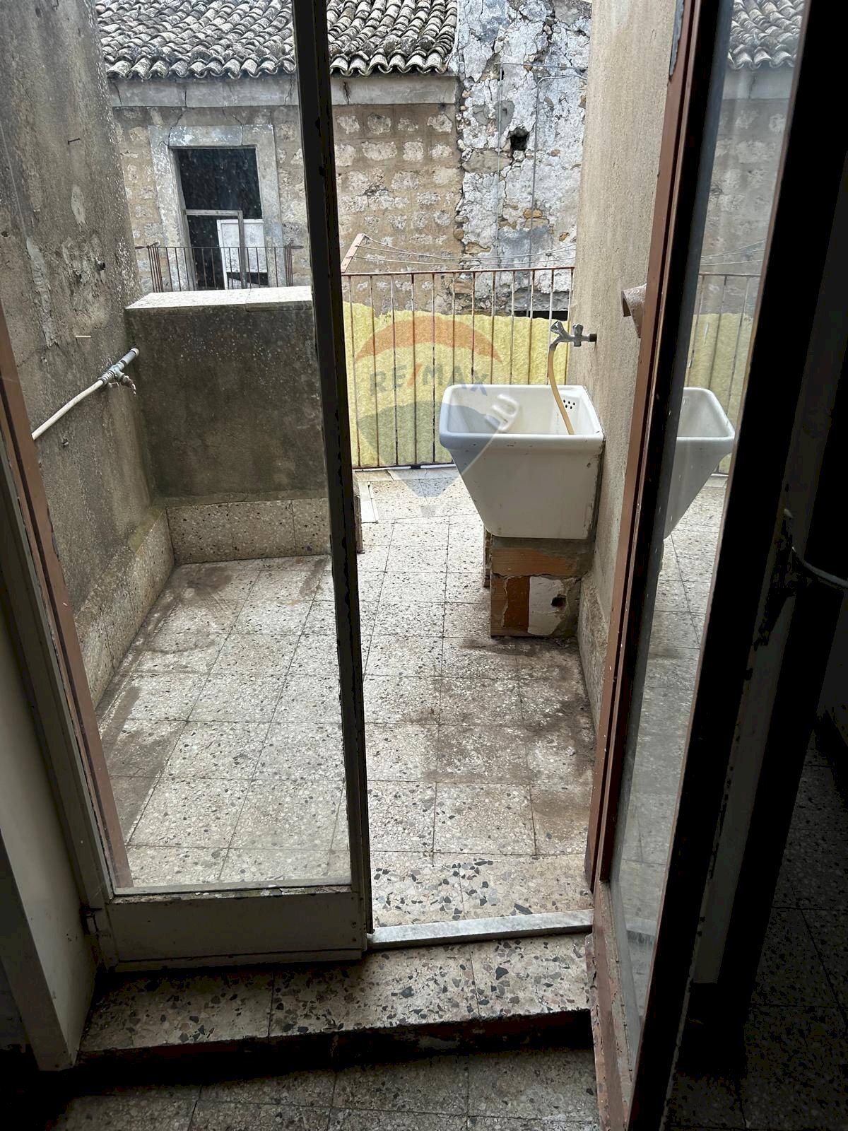 Terrazza - Casa indipendente Piazza Trinacria
4, Valguarnera Caropepe - foto 3