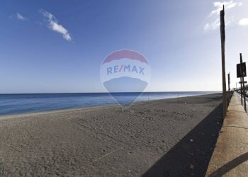 Vista dell\'acqua - Trilocale via Caminiti
 
3, Santa Teresa di Riva - foto 5