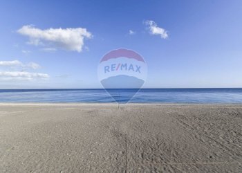 Vista dell\'acqua - Trilocale via Caminiti
 
3, Santa Teresa di Riva - foto 6