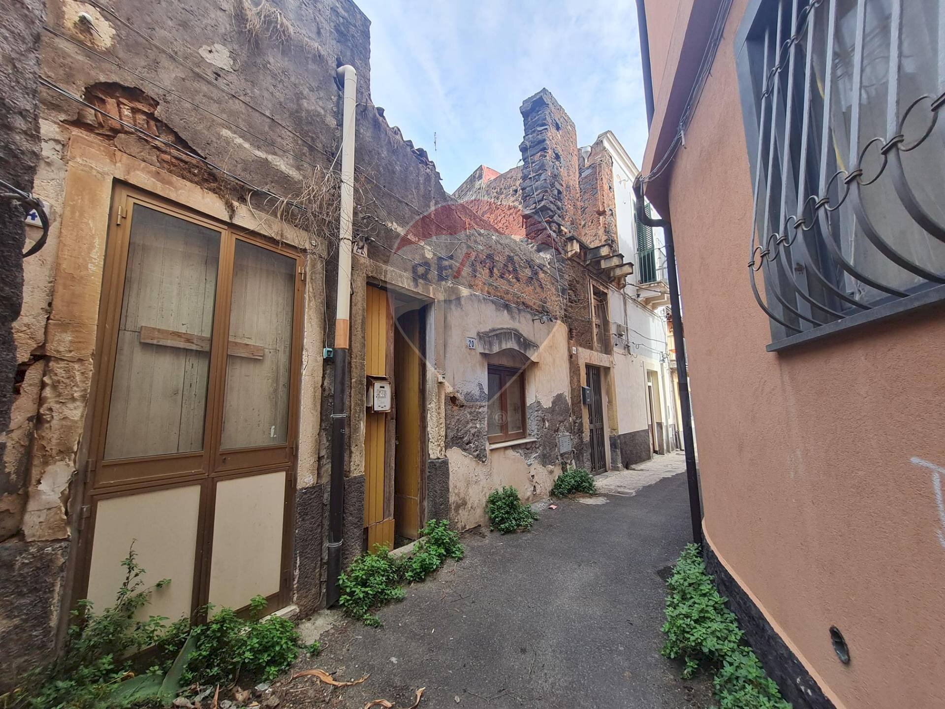 Edificio all\'aperto - Casa indipendente Via Guglielmo
 
19-20-21, Catania - foto 1