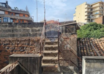 Edificio all\'aperto - Casa indipendente Via Guglielmo
 
19-20-21, Catania - foto 32