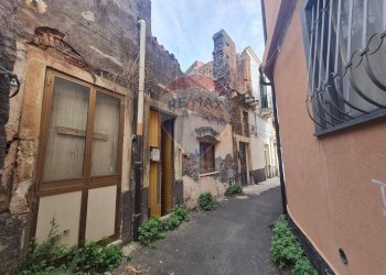 Edificio all\'aperto - Casa indipendente Via Guglielmo
 
19-20-21, Catania - foto 1