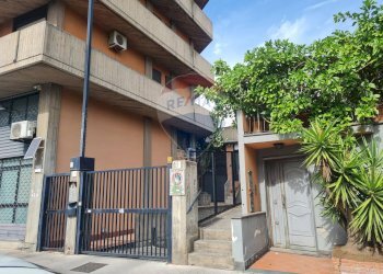 Edificio all\'aperto - Casa indipendente Via Guglielmo
 
19-20-21, Catania - foto 57