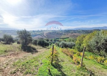 Vista delle montagne - Casa indipendente destre di ghiandaro
 
snc, San Marco Argentano - foto 77