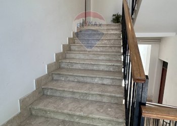 Scale - Appartamento Piazza Martiri D'Ungheria
 
9, Caltanissetta - foto 16