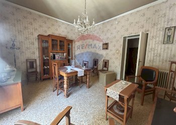Sala da pranzo - Appartamento Piazza Martiri D'Ungheria
 
9, Caltanissetta - foto 4