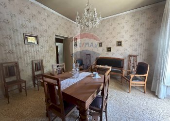 Sala da pranzo - Appartamento Piazza Martiri D'Ungheria
 
9, Caltanissetta - foto 18