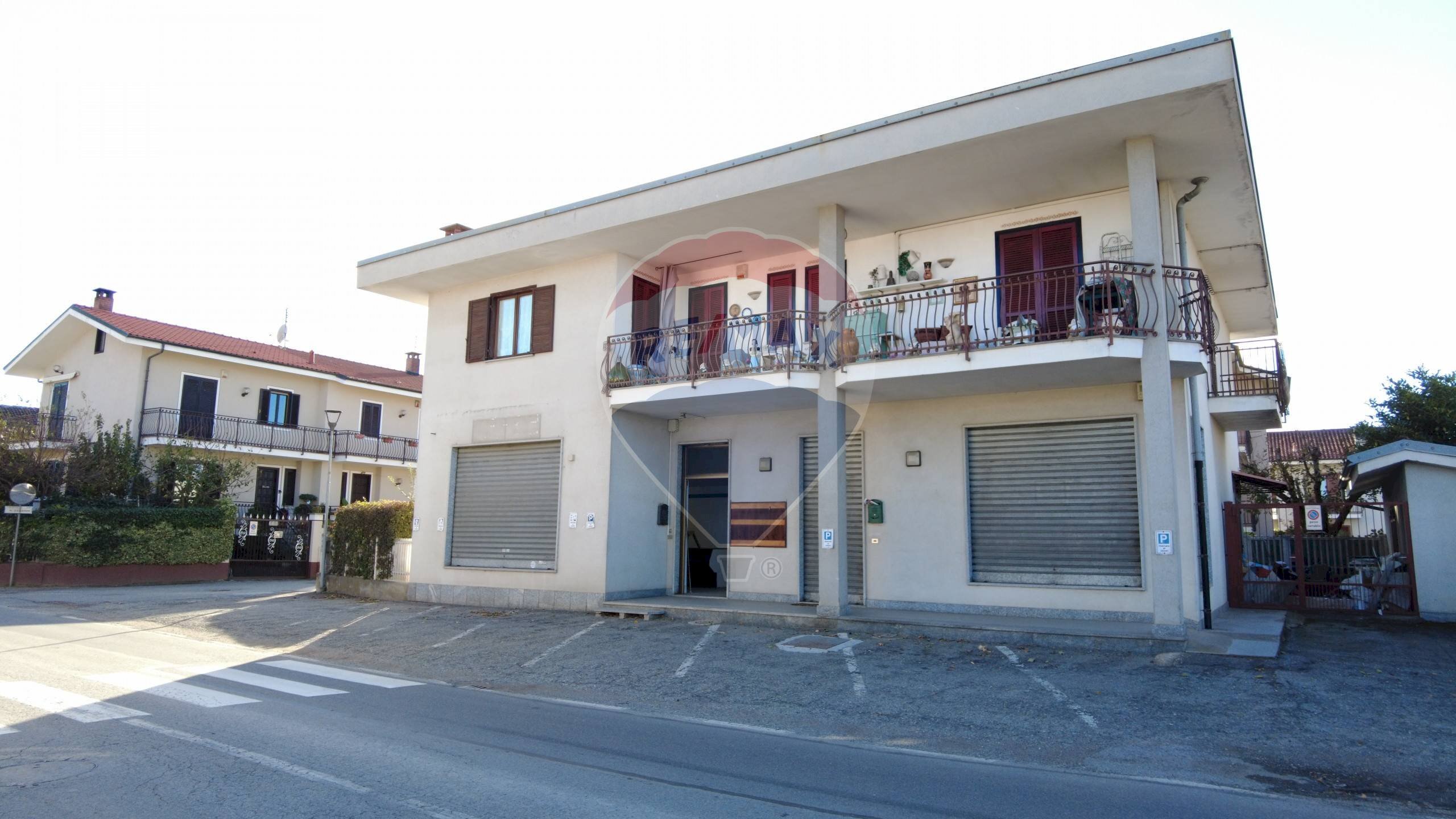 Casa all\'aperto - Negozio via Torino
 
32, Scalenghe - foto 2