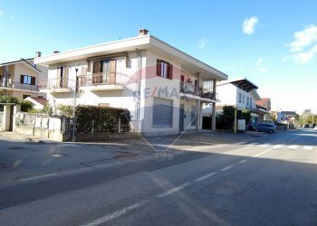 Edificio all\'aperto - Negozio via Torino
 
32, Scalenghe - foto 3