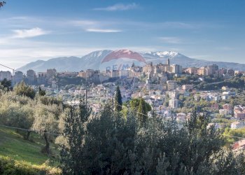 Vista delle montagne - Casa semi indipendente Via Strada delle Cave
 
19, Chieti - foto 13