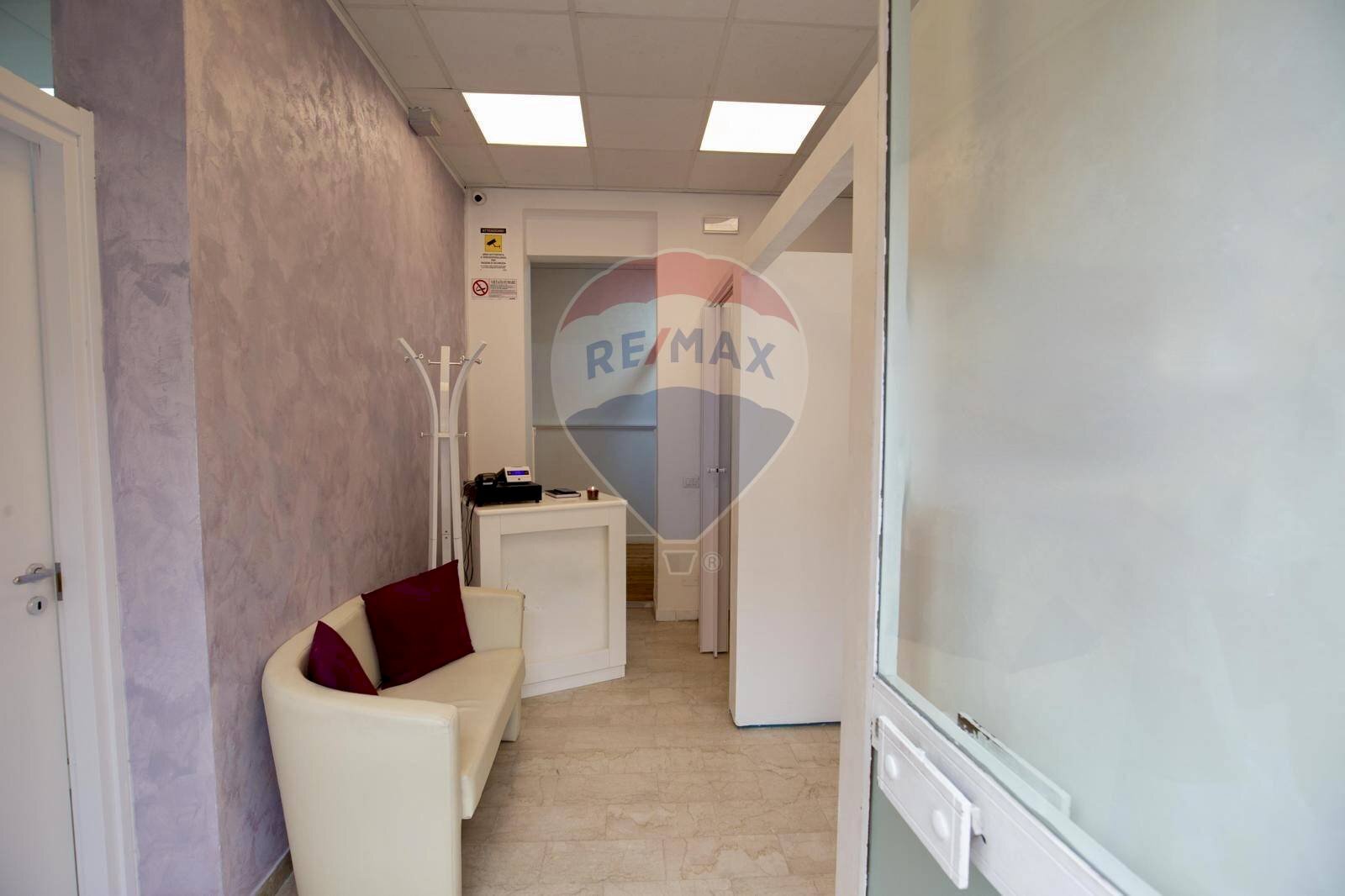 Soggiorno - Attività Commerciale Riviera Tito Livio, Padova - foto 1