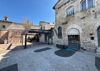 Foto 1 - Attività Commerciale piazza Matteotti
 
9, Assisi - foto 1