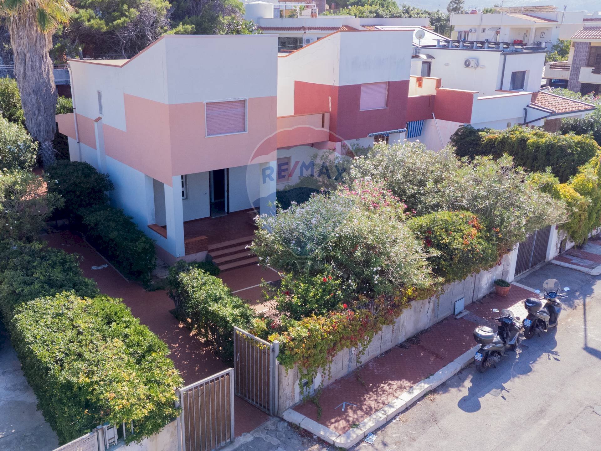 Edificio all\'aperto - Villa Viale Giacomo Matteotti
 
3, Isola delle Femmine - foto 1