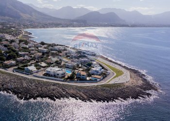 Vista dell\'acqua - Villa Viale Giacomo Matteotti
 
3, Isola delle Femmine - foto 4