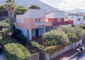 Casa all\'aperto - Villa Viale Giacomo Matteotti
 
3, Isola delle Femmine - foto 5